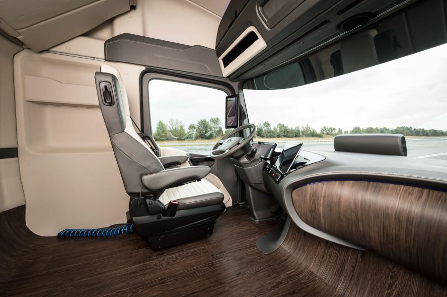  Mercedes-Benz Future Truck 2025 2014 года  (фото 17 из 28)